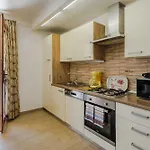Rose Apartment *
