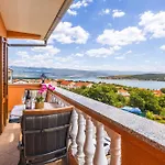 Rose Apartment *