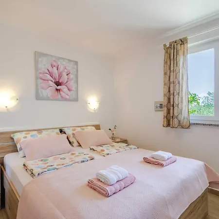 Rose Apartment