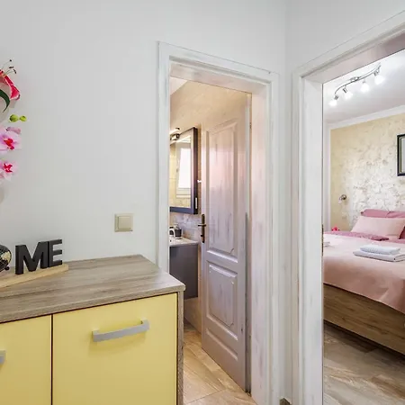 Apartment Rose