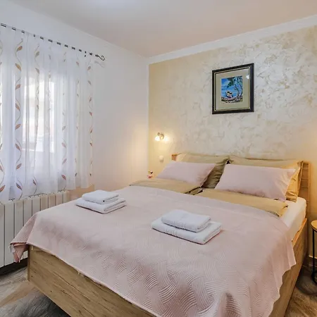 Rose Apartment *