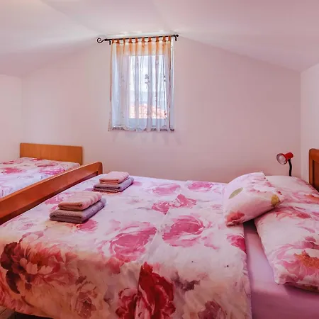 Rose Apartment *